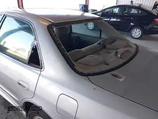 2001 Honda Accord EX z VIN 1HGCG16581A061367, wystawiony jako IAAI lot #41273264 z przebiegiem 294 003 mil mil oraz . Historia ofert i sprzedaży dostępna na DreamBid. Obrazek 6.