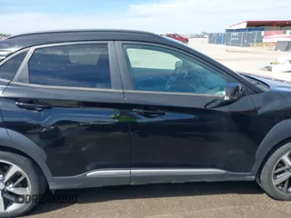 2018 Hyundai Kona Limited with VIN KM8K33A58JU078785, listed as a IAAI auction lot 41808445 with 58,738 mi miles. Bid and sale history available at carsss.com. Image 13.