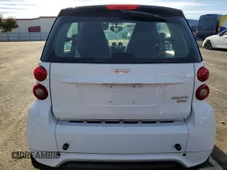 2013 Smart fortwo Passion z VIN WMEEJ9AA6DK725631, wystawiony jako Copart lot #85617364 z przebiegiem Nie podano mil oraz Tytuł czysty. Historia ofert i sprzedaży dostępna na DreamBid. Obrazek 6.