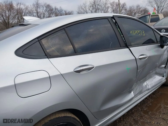 2018 Chevrolet Cruze LT with VIN 1G1BE5SM9J7199736, listed as a IAAI auction lot 41670373 with NaN miles. Bid and sale history available at carsss.com. Image 13.