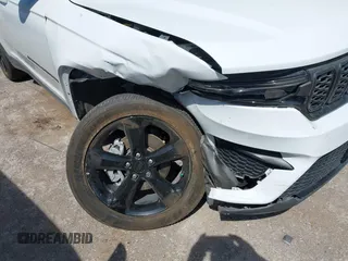 2023 Jeep Grand Cherokee Laredo z VIN 1C4RJHAG2PC538934, wystawiony jako IAAI lot #41902861 z przebiegiem 31 664 mil mil oraz . Historia ofert i sprzedaży dostępna na DreamBid. Obrazek 6.