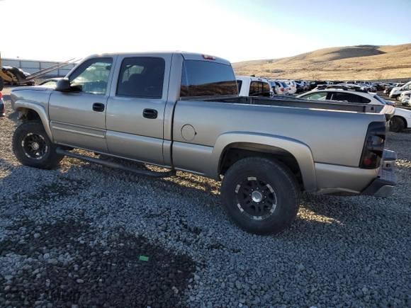 2003 Chevrolet Silverado 1500HD LS with VIN 1GCGK13U43F226914, listed as a Copart auction lot 88560835 with 299,803 mi miles and Salvage Title. Bid and sale history available at carsss.com. Image 2.