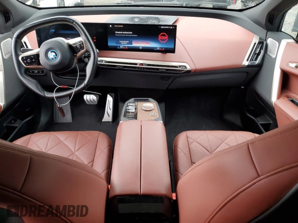 2023 BMW iX M60 z VIN WB533CF0XPCK81841, wystawiony jako Copart lot #68497884 z przebiegiem 10 318 mil mil oraz Szkoda całkowita • Salvage title. Historia ofert i sprzedaży dostępna na DreamBid. Obrazek 8.