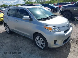 2008 Scion xD z VIN JTKKU10438J002975, wystawiony jako IAAI lot #42312934 z przebiegiem 171 200 mil mil oraz . Historia ofert i sprzedaży dostępna na DreamBid. Obrazek 1.