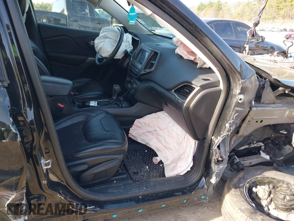 2019 Jeep Cherokee Latitude Plus with VIN 1C4PJMLB7KD311789, listed as a IAAI auction lot 41932802 with 75,186 mi miles and . Bid and sale history available at DreamBid. Image 5.