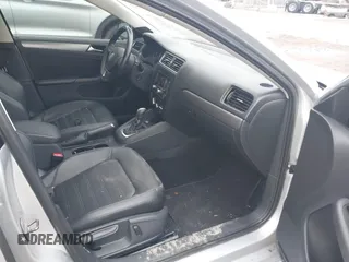 2014 Volkswagen Jetta SEL z VIN 3VWL17AJ4EM442937, wystawiony jako IAAI lot #41577157 z przebiegiem 98 171 mil mil oraz . Historia ofert i sprzedaży dostępna na DreamBid. Obrazek 5.