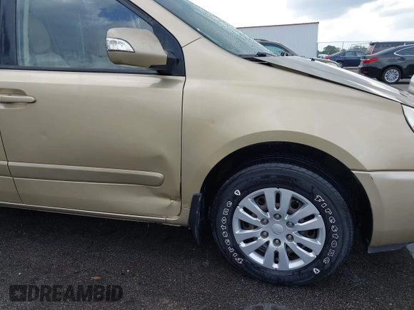 2011 Kia Sedona LX with VIN KNDMG4C71B6407306, listed as a IAAI auction lot 41922697 with 243,248 mi miles. Bid and sale history available at carsss.com. Image 13.
