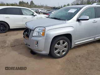 2013 GMC Terrain Denali z VIN 2GKFLZE36D6347892, wystawiony jako IAAI lot #42030759 z przebiegiem 219 627 mil mil oraz . Historia ofert i sprzedaży dostępna na DreamBid. Obrazek 6.
