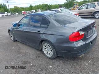 2007 BMW 3 Series 328i z VIN WBAVA37507NL17244, wystawiony jako IAAI lot #42320298 z przebiegiem 123 554 mil mil oraz . Historia ofert i sprzedaży dostępna na DreamBid. Obrazek 3.