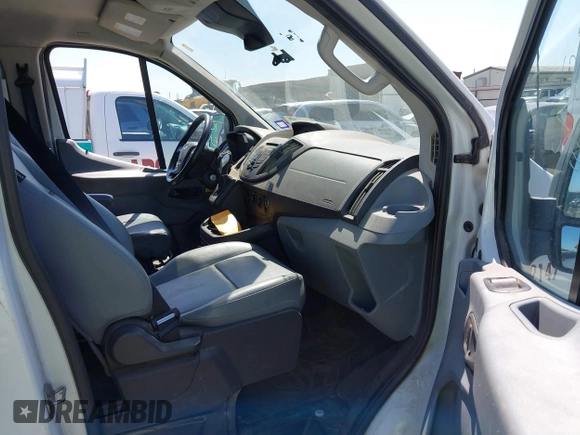 2017 Ford Transit с VIN 1FTYR1YM6HKA81592, выставлен на аукционе IAAI как лот 41800024 с пробегом Не указан миль и . История ставок и продаж доступна на DreamBid. Изображение 5.