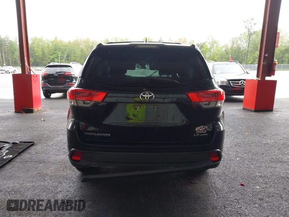 2018 Toyota Highlander LE с VIN 5TDBZRFH2JS855104, выставлен на аукционе IAAI как лот 42263950 с пробегом 51 070 миль миль и . История ставок и продаж доступна на DreamBid. Изображение 15.