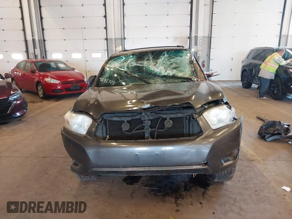 2009 Toyota Highlander z VIN JTEES41A692142879, wystawiony jako IAAI lot #41692725 z przebiegiem 189 933 mil mil oraz . Historia ofert i sprzedaży dostępna na DreamBid. Obrazek 12.