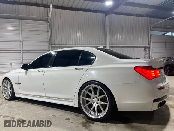 2010 BMW 7 Series 750Li z VIN WBAKB8C58ACY64395, wystawiony jako Copart lot #46757005 z przebiegiem 137 375 mil mil oraz Szkoda całkowita • Salvage title. Historia ofert i sprzedaży dostępna na DreamBid. Obrazek 3.