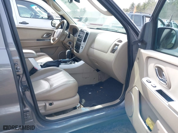 2005 Mercury Mariner Luxury with VIN 4M2CU57175DJ27447, listed as a IAAI auction lot 41921584 with 1 mi miles. Bid and sale history available at carsss.com. Image 5.