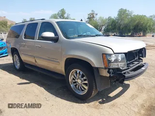 2007 Chevrolet Suburban LT z VIN 3GNFC16027G185275, wystawiony jako IAAI lot #42587872 z przebiegiem 99 181 mil mil oraz . Historia ofert i sprzedaży dostępna na DreamBid. Obrazek 1.