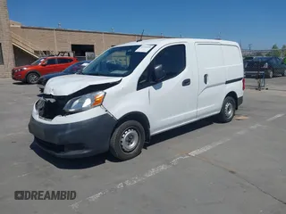 2015 Nissan NV200 SV z VIN 3N6CM0KN1FK729228, wystawiony jako IAAI lot #42320439 z przebiegiem 192 757 mil mil oraz . Historia ofert i sprzedaży dostępna na DreamBid. Obrazek 2.