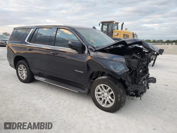 2021 Chevrolet Tahoe LS z VIN 1GNSCMKD5MR229435, wystawiony jako Copart lot #81240864 z przebiegiem 103 660 mil mil oraz Nie do naprawy • Non repairable. Historia ofert i sprzedaży dostępna na DreamBid. Obrazek 4.
