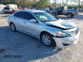 2015 Nissan Altima 2.5 S with VIN 1N4AL3AP2FC585041, listed as a IAAI auction lot 42014898 with 109,981 mi miles. Bid and sale history available at carsss.com. Image 1.