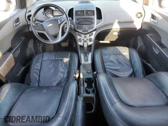2012 Chevrolet Sonic LTZ z VIN 1G1JE6SH2C4126197, wystawiony jako Copart lot #85541214 z przebiegiem Nie podano mil oraz Szkoda całkowita • Salvage title. Historia ofert i sprzedaży dostępna na DreamBid. Obrazek 8.