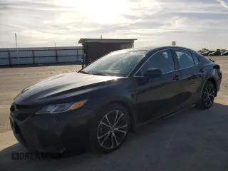 2020 Toyota Camry SE z VIN 4T1G11AKXLU930756, wystawiony jako Copart lot #51782625 z przebiegiem 60 631 mil mil oraz Szkoda całkowita • Salvage title. Historia ofert i sprzedaży dostępna na DreamBid. Obrazek 1.