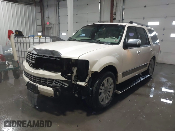 2008 Lincoln Navigator with VIN 5LMFU28528LJ13624, listed as a IAAI auction lot 41359456 with 224,798 mi miles. Bid and sale history available at carsss.com. Image 2.