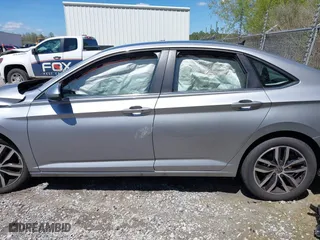 2025 Volkswagen Jetta SE with VIN 3VWEX7BU6SM018350, listed as a IAAI auction lot 41862195 with 9,131 mi miles. Bid and sale history available at carsss.com. Image 14.