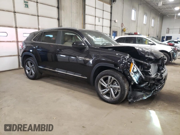 2024 Volkswagen Atlas SEL R-Line z VIN 1V2AE2CA2RC242417, wystawiony jako Copart lot #46358155 z przebiegiem 389 mil mil oraz Szkoda całkowita • Salvage title. Historia ofert i sprzedaży dostępna na DreamBid. Obrazek 4.
