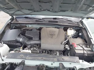 2023 Toyota Tacoma SR5 z VIN 3TYDZ5BNXPT024914, wystawiony jako IAAI lot #41302756 z przebiegiem 20 307 mil mil oraz . Historia ofert i sprzedaży dostępna na DreamBid. Obrazek 10.
