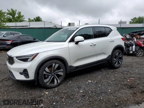 2025 Volvo XC40 Plus Bright Theme с VIN YV4L12UE3S2503506, выставлен на аукционе Copart как лот 58265625 с пробегом 12 667 миль миль и Чистый • Clean title. История ставок и продаж доступна на DreamBid. Изображение 1.