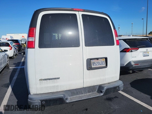 2020 Chevrolet Express Cargo z VIN 1GCWGAFG8L1252738, wystawiony jako IAAI lot #42617603 z przebiegiem 65 745 mil mil oraz . Historia ofert i sprzedaży dostępna na DreamBid. Obrazek 2.