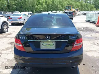 2013 Mercedes-Benz C 300 Sport z VIN WDDGF8AB0DR292722, wystawiony jako IAAI lot #42270735 z przebiegiem 113 119 mil mil oraz . Historia ofert i sprzedaży dostępna na DreamBid. Obrazek 17.