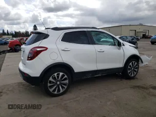 2020 Buick Encore Essence z VIN KL4CJGSB7LB057428, wystawiony jako Copart lot #49545085 z przebiegiem 72 644 mil mil oraz Szkody całkowita. Historia ofert i sprzedaży dostępna na DreamBid. Obrazek 3.