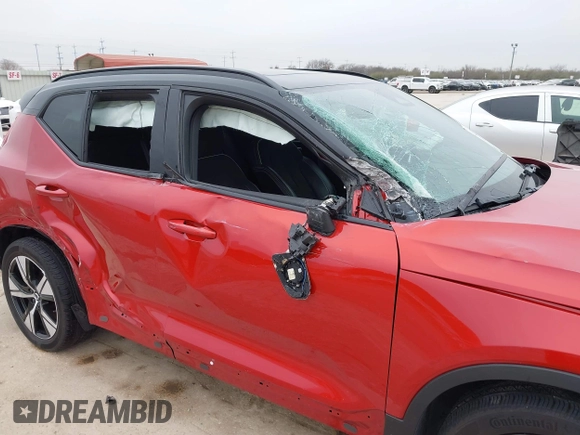 2021 Volvo XC40 with VIN YV4ED3UR7M2564563, listed as a IAAI auction lot 41578313 with 32,293 mi miles and . Bid and sale history available at carsss.com. Image 6.