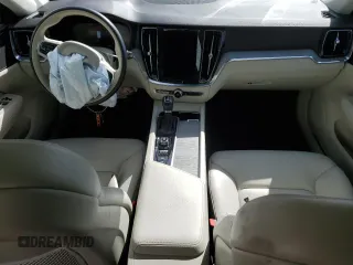 2021 Volvo V60 z VIN YV4102WK3M1065110, wystawiony jako Copart lot #49834295 z przebiegiem 22 964 mil mil oraz Szkoda całkowita • Salvage title. Historia ofert i sprzedaży dostępna na DreamBid. Obrazek 8.