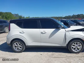 2024 Kia Soul LX with VIN KNDJ23AU0R7236315, listed as a IAAI auction lot 41818957 with 30,661 mi miles. Bid and sale history available at carsss.com. Image 13.