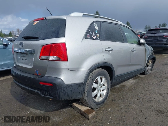 2013 Kia Sorento LX with VIN 5XYKTDA68DG414279, listed as a IAAI auction lot 41819043 with 1 mi miles. Bid and sale history available at carsss.com. Image 4.