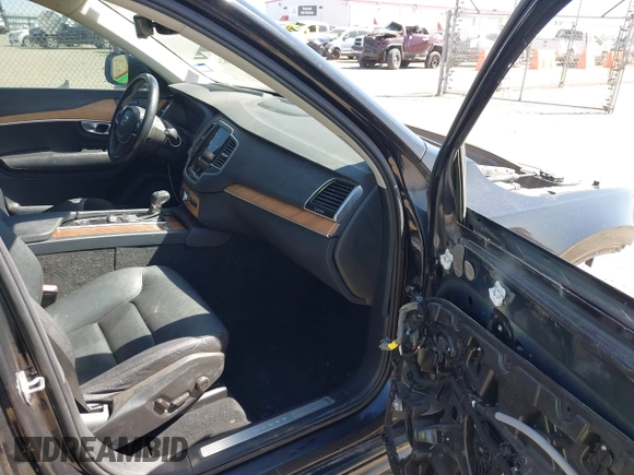 2022 Volvo XC90 Momentum with VIN YV4A22PK5N1809624, listed as a IAAI auction lot 41739824 with 105,778 mi miles. Bid and sale history available at carsss.com. Image 5.
