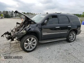 2014 GMC Yukon Denali z VIN 1GKS1EEF4ER130225, wystawiony jako Copart lot #53042185 z przebiegiem Nie podano mil oraz Szkody całkowita. Historia ofert i sprzedaży dostępna na DreamBid. Obrazek 1.