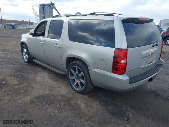 2007 Chevrolet Suburban LT with VIN 1GNFK16327J210722, listed as a IAAI auction lot 41899366 with 1 mi miles. Bid and sale history available at carsss.com. Image 3.