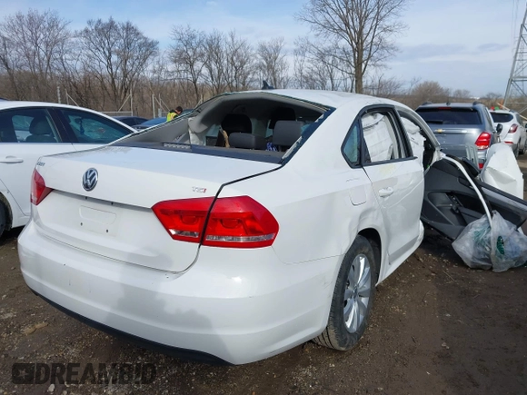 2015 Volkswagen Passat Limited Edition Edition z VIN 1VWAT7A33FC099429, wystawiony jako IAAI lot #41710894 z przebiegiem 97 991 mil mil oraz . Historia ofert i sprzedaży dostępna na DreamBid. Obrazek 4.