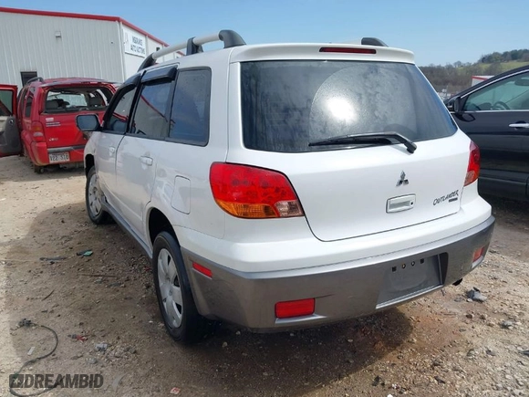 2004 Mitsubishi Outlander LS with VIN JA4LZ31F04U060022, listed as a IAAI auction lot 41775408 with 83,515 mi miles. Bid and sale history available at carsss.com. Image 3.