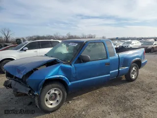 2000 GMC Sonoma SLS w/1SF Pkg with VIN 1GTCS1951Y8177018, listed as a Copart auction lot 41595295 with 117,167 mi miles and Salvage Title. Bid and sale history available at carsss.com. Image 1.