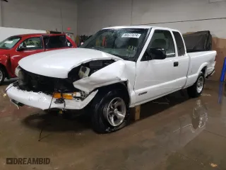 2000 Chevrolet S-10 LS with VIN 1GCCS19W1Y8246055, listed as a Copart auction lot 80577474 with 142,280 mi miles and Salvage Title. Bid and sale history available at carsss.com. Image 1.