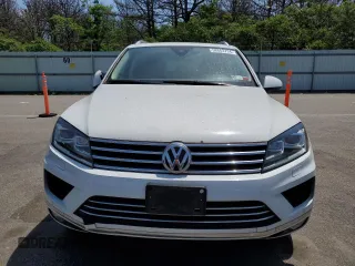 2016 Volkswagen Touareg Sport with VIN WVGEF9BPXGD010830, listed as a Copart auction lot 58663734 with 148,091 mi miles and Salvage Title. Bid and sale history available at DreamBid. Image 5.