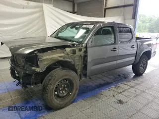 2022 Toyota Tacoma SR5 z VIN 3TMAZ5CN0NM162049, wystawiony jako Copart lot #57029465 z przebiegiem 25 695 mil mil oraz Szkoda całkowita • Salvage title. Historia ofert i sprzedaży dostępna na DreamBid. Obrazek 1.