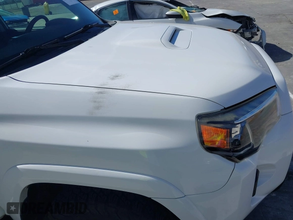 2018 Toyota 4Runner SR5 with VIN JTEBU5JRXJ5484802, listed as a IAAI auction lot 41609448 with 71,085 mi miles and . Bid and sale history available at DreamBid. Image 6.