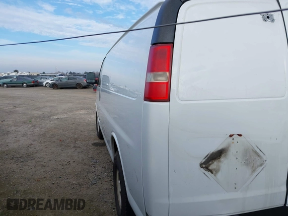 2012 GMC Savana Cargo with VIN 1GTW7FCAXC1180311, listed as a IAAI auction lot 41202714 with 469,562 mi miles. Bid and sale history available at carsss.com. Image 3.