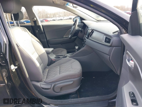 2018 Kia Niro LX with VIN KNDCB3LCXJ5158204, listed as a IAAI auction lot 41521783 with 69,290 mi miles. Bid and sale history available at carsss.com. Image 5.