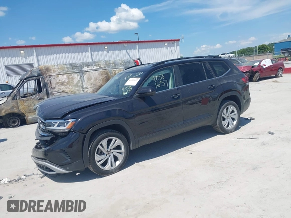 2021 Volkswagen Atlas SE with VIN 1V2WR2CAXMC586838, listed as a IAAI auction lot 42581657 with 60,922 mi miles and . Bid and sale history available at DreamBid. Image 17.