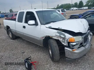 2001 GMC Sierra 1500 SLE z VIN 2GTEC19T411367053, wystawiony jako IAAI lot #42449658 z przebiegiem 235 885 mil mil oraz . Historia ofert i sprzedaży dostępna na DreamBid. Obrazek 1.